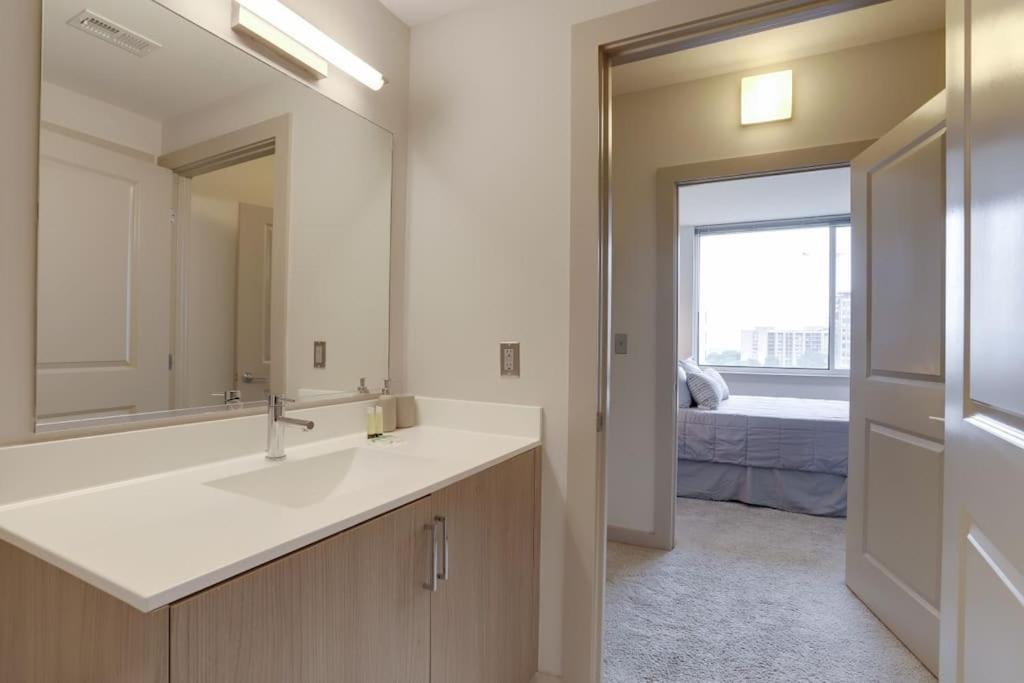 Wonderful 2Br Apartment At Crystal City Arlington Extérieur photo